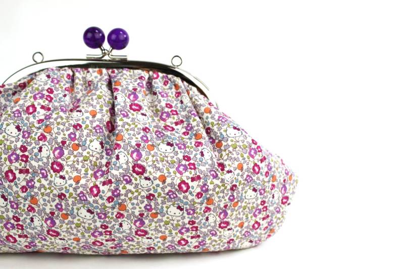 Kawaii Purple Kosmetikbeutel Frame Bag, Inklusive Kette von TomiBell