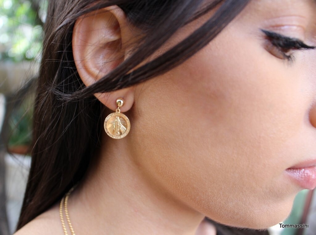Charm Ohrringe, Heilige Münze Fein Gold Ohrstecker, Jungfrau Maria Baumeln Tropfen Miraculous von TommassiniJewelry