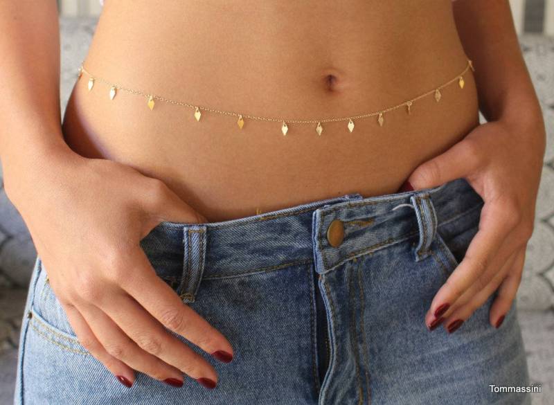 Gold Dangle Bauchkette, Diamant Charme, Boho Körperschmuck von TommassiniJewelry