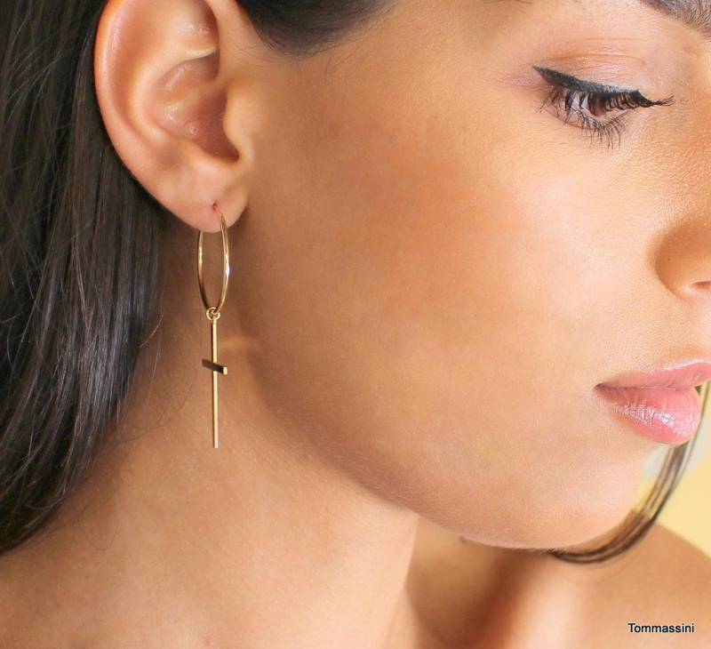 Gold Filled Kreuz Creolen, Zierlicher Religiöser Schmuck von TommassiniJewelry