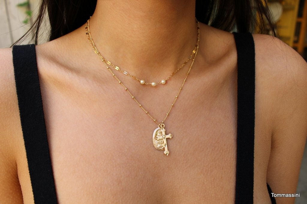 Jungfrau Maria Charm Halskette, Vintage Kreuz, Saint Cross Mary Gold Zierliche Halskette von TommassiniJewelry