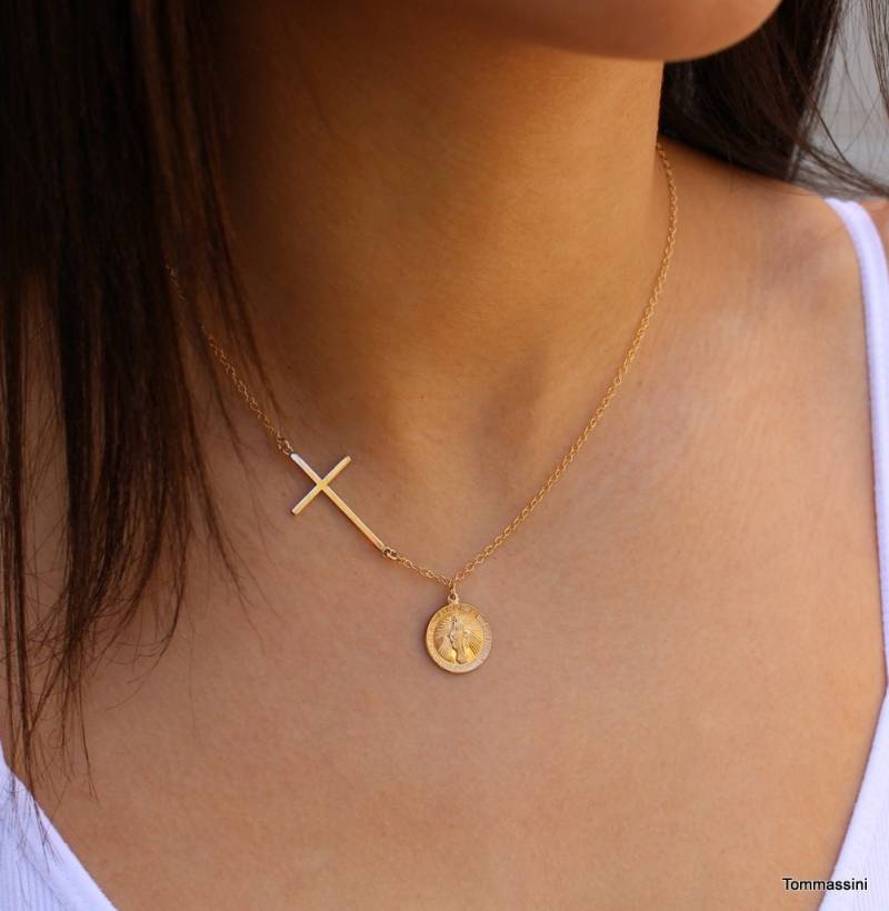Gold Seitlich Kreuz Halskette Jungfrau Maria Anhänger von TommassiniJewelry