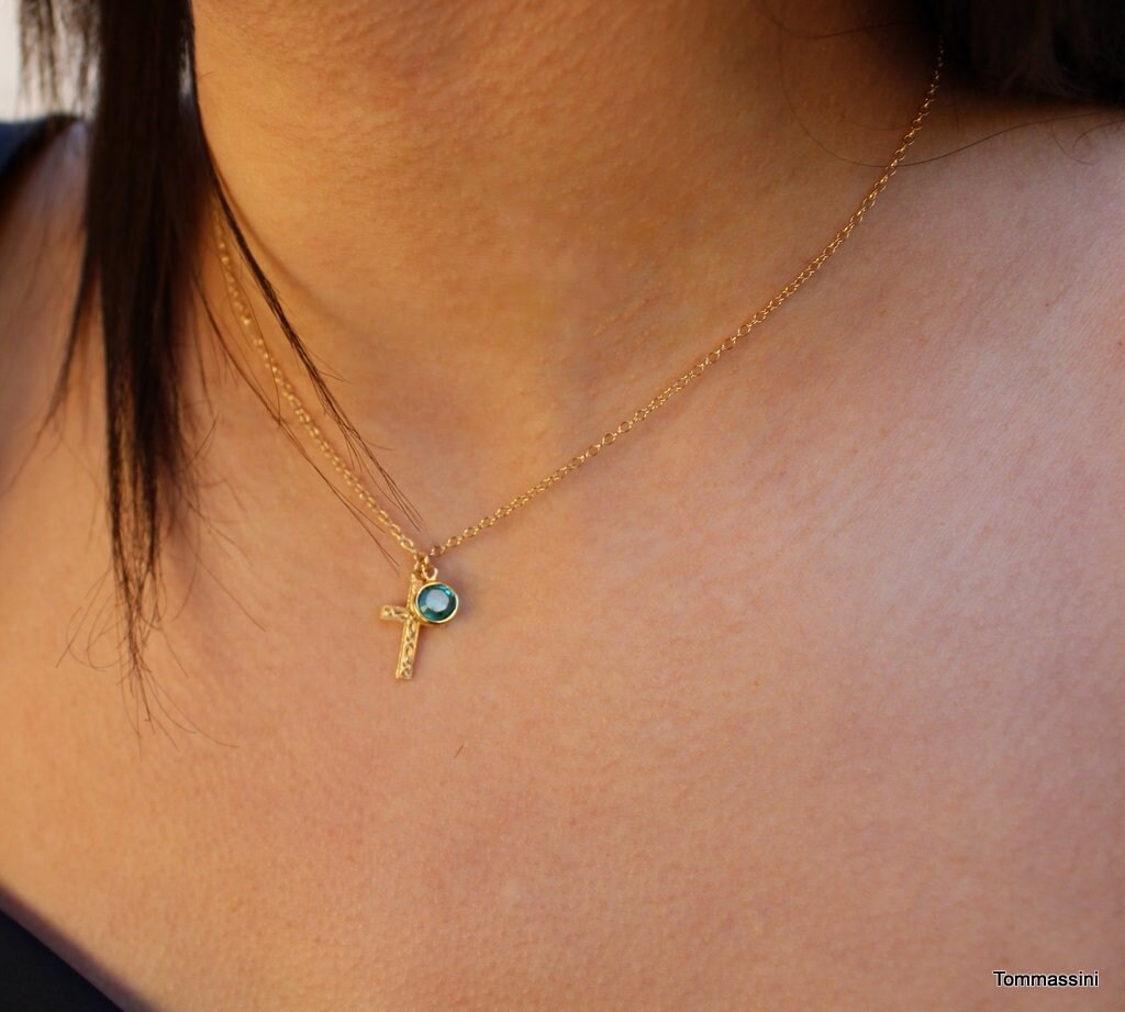 Personalisierte Birthstone Charme, Zierliche Kreuz Halskette, Kleine Minimalist Halskette von TommassiniJewelry