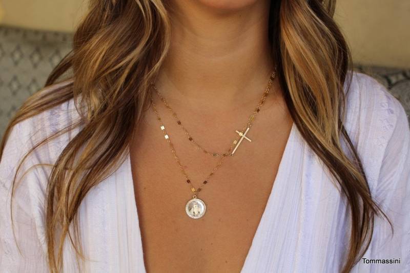 Gold Filled Schichtkette Jungfrau Maria Medaillon & Side Cross von TommassiniJewelry