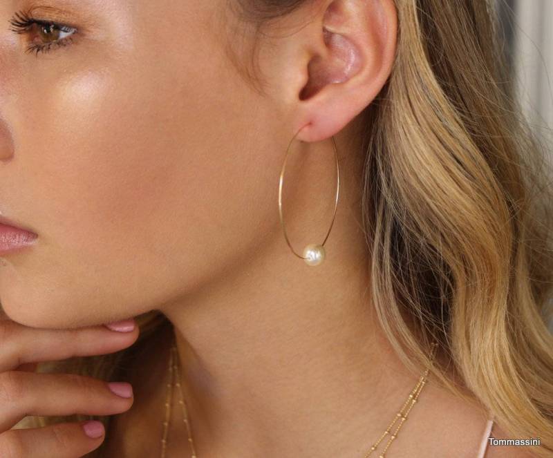 Süßwasser Creolen | Große Zierliche Große Mit Tropfenperle Dünne Creolen von TommassiniJewelry