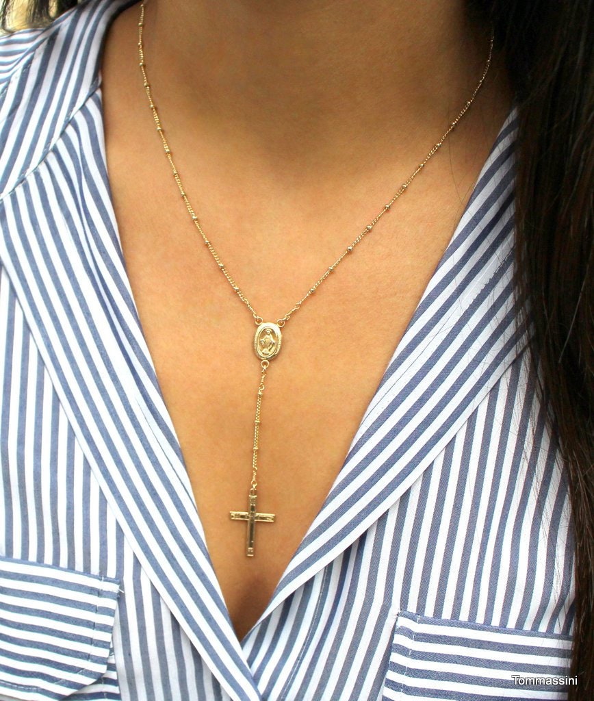 Tropfen Halskette, Rosenkranz Gold Y Perlen Rosenkranz, Religiöse Lariat Zierliche Jungfrau Maria von TommassiniJewelry