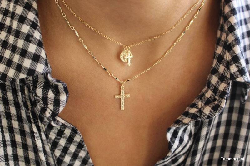 Winzige Schöne Kreuz Halskette, Zierliche Gold Überlagerte Überlagerter Christlicher Schmuck von TommassiniJewelry