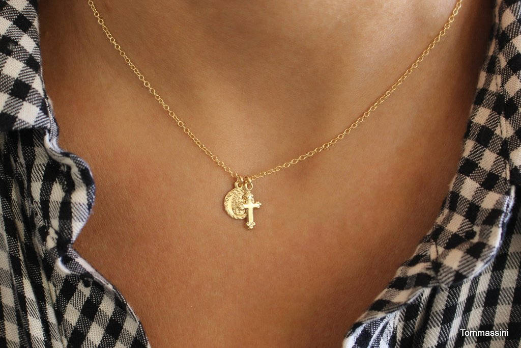 Zierliche Gold Gefüllte Kreuz & Jungfrau Maria Halskette - Handgemacht von TommassiniJewelry