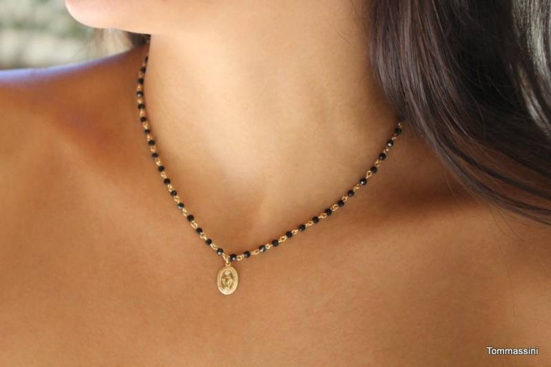 Zierliche Perlen Halskette - Gold Gefüllte Hand Draht Perlenkette Jungfrau Maria Kleine Medaille Wunderbare Maria, Rosenkranz von TommassiniJewelry
