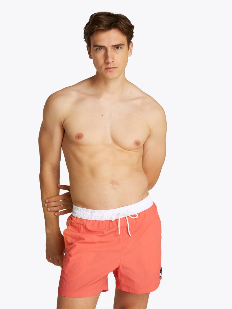 Tommy Hilfiger Swimwear Badeshorts "MEDIUM DRAWSTRING" mit Logo-Patch, mit kontrastfarbenem Bund von Tommy Hilfiger Swimwear
