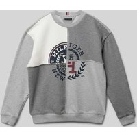 Tommy Hilfiger Teens Sweatshirt mit Label-Stitching in Mittelgrau Melange, Größe 152 Tommy Hilfiger Teens Sweatshirt mit Label-Stitching in Mittelgrau Melange, Größe 152 von Tommy Hilfiger Teens