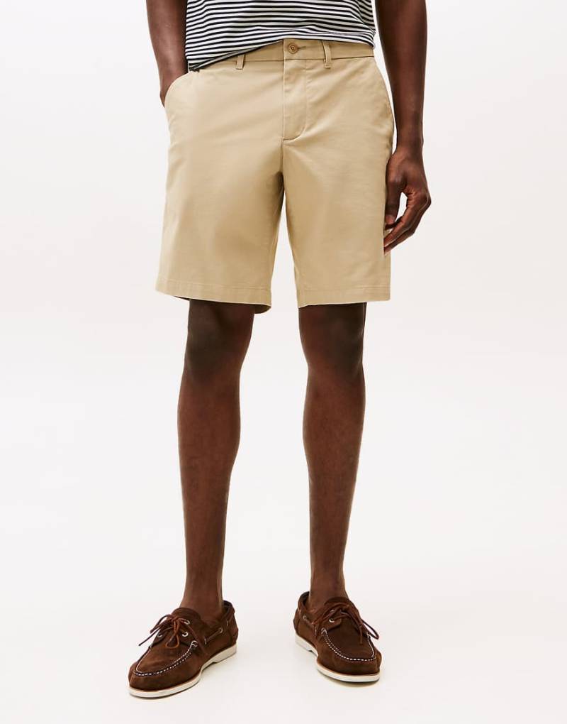 Tommy Hilfiger - 1985 Collection - Locker geschnittene Chino-Shorts in Beige-Braun von Tommy Hilfiger