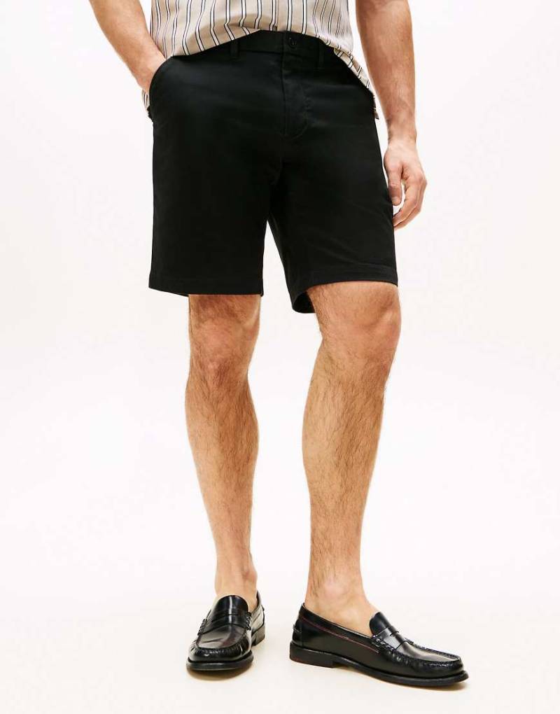 Tommy Hilfiger - 1985 Collection - Locker geschnittene Chino-Shorts in Schwarz von Tommy Hilfiger