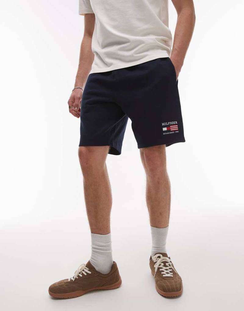 Tommy Hilfiger - Americana - Shorts in Marineblau mit Flaggen-Logo von Tommy Hilfiger