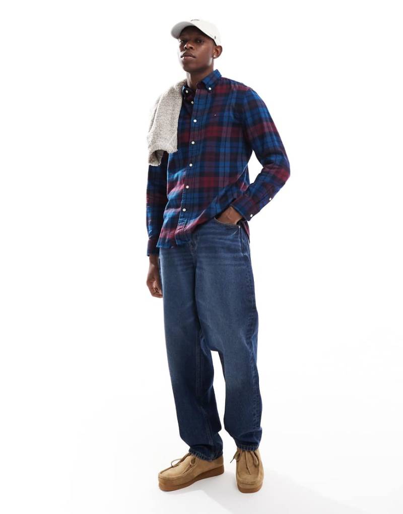 Tommy Hilfiger - Angerautes Karohemd in Marineblau und Burgunderrot von Tommy Hilfiger