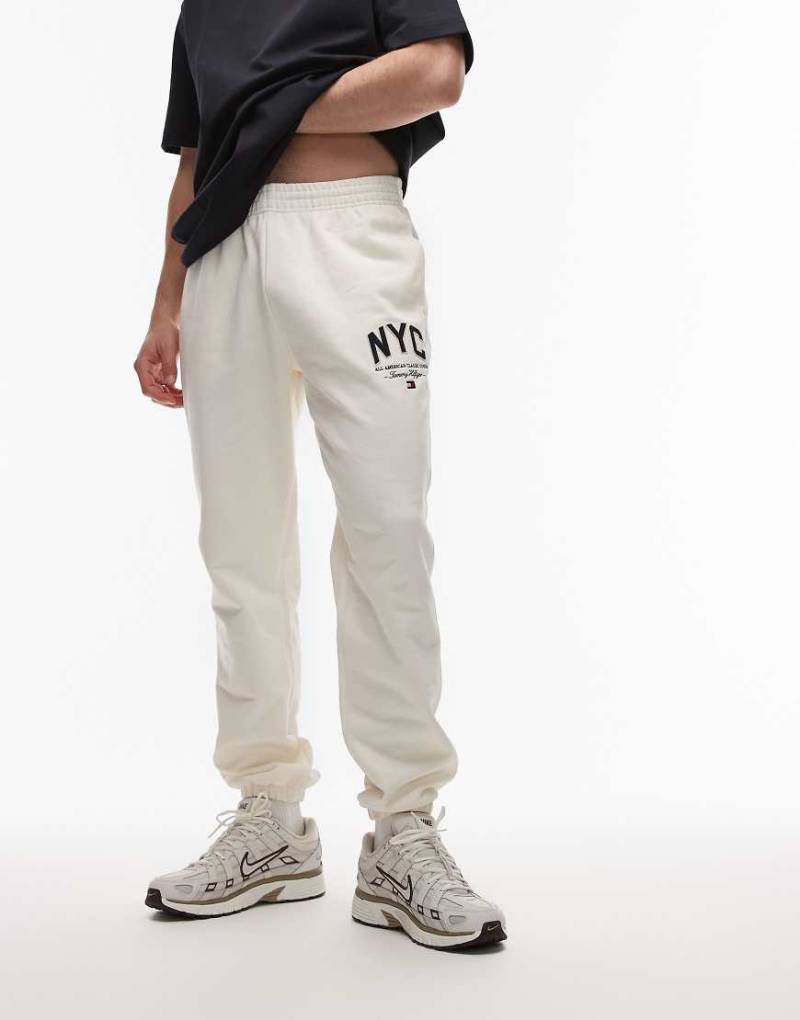 Tommy Hilfiger - Athleisure - Relaxed Fit Jogginghose in Beige-Gelb von Tommy Hilfiger