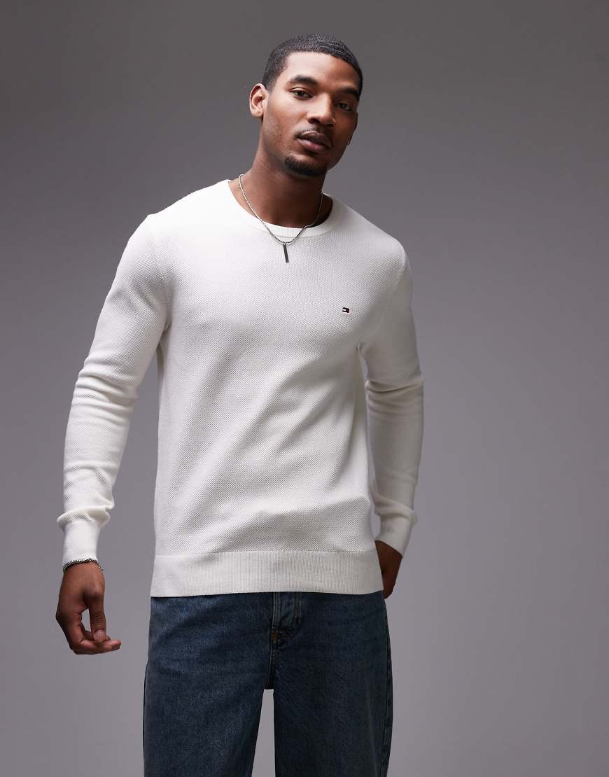 Tommy Hilfiger - Basic-Pullover in gebrochenem Weiß mit Rundhalsausschnitt Tommy Hilfiger - Basic-Pullover in gebrochenem Weiß mit Rundhalsausschnitt von Tommy Hilfiger