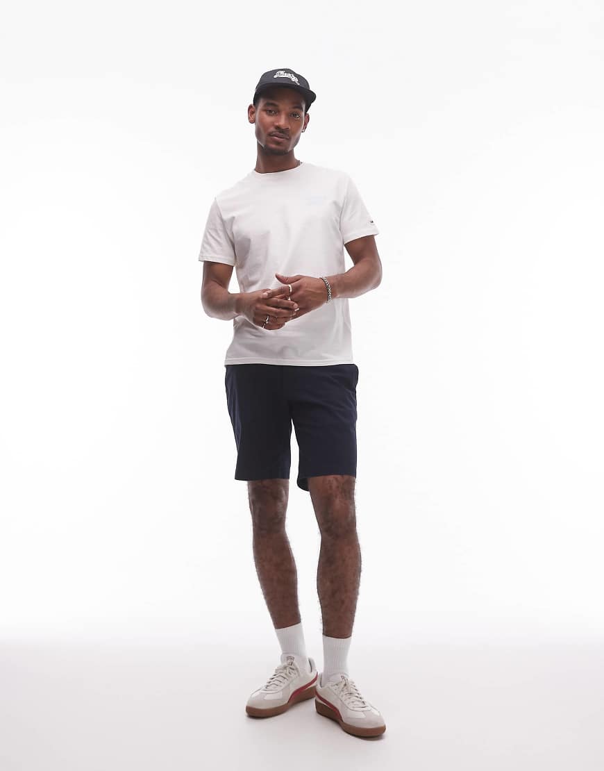 Tommy Hilfiger - Brooklyn - Slim-Fit-Chino-Shorts in Dunkelblau mit Gürtel Tommy Hilfiger - Brooklyn - Slim-Fit-Chino-Shorts in Dunkelblau mit Gürtel von Tommy Hilfiger