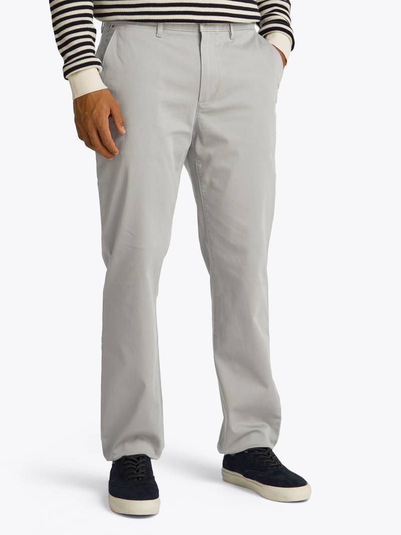 Tommy Hilfiger Chinohose "DENTON CHINO SATIN" mit Gesäßtaschen mit Knopf, Logostickerei von Tommy Hilfiger