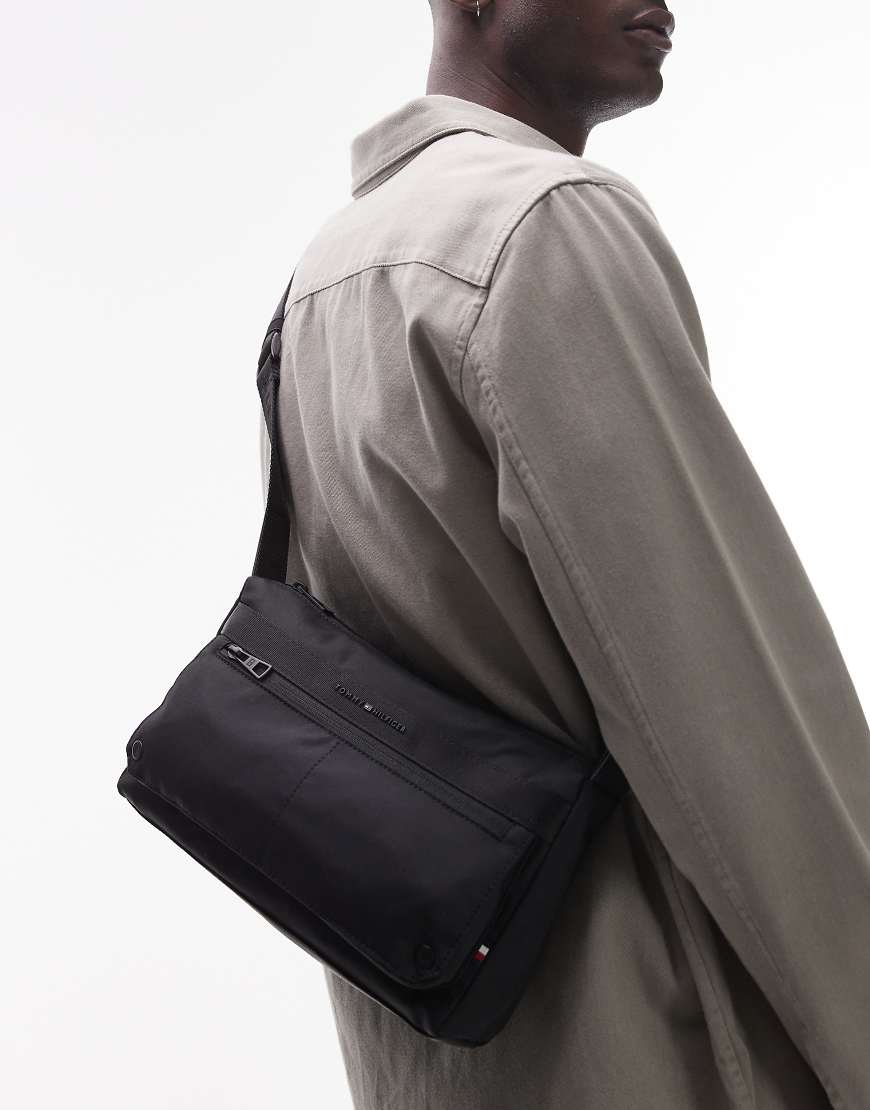 Tommy Hilfiger - Commuter - Umhängetasche in Schwarz Tommy Hilfiger - Commuter - Umhängetasche in Schwarz von Tommy Hilfiger