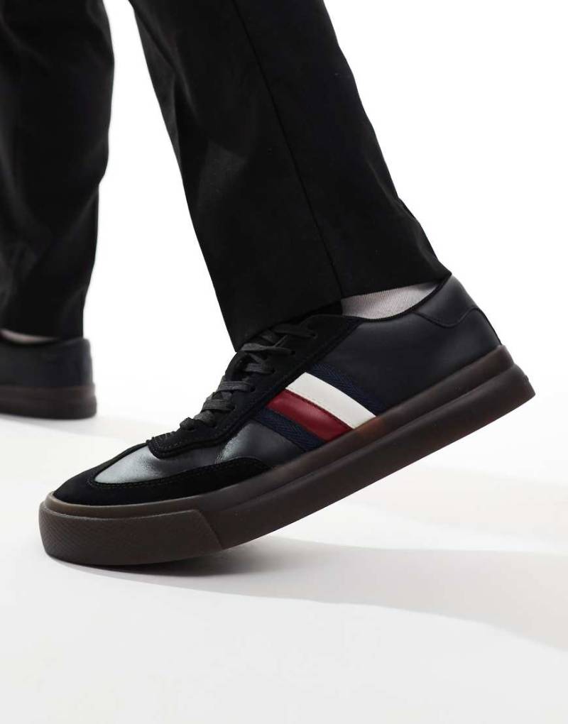 Tommy Hilfiger - Cupset - Sneaker in Schwarz mit Gummisohle von Tommy Hilfiger
