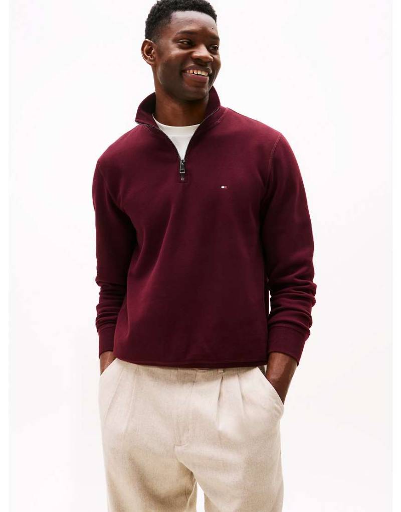 Tommy Hilfiger - Einfarbiger Pullover aus Fleece mit kurzem Reißverschluss in Rot von Tommy Hilfiger