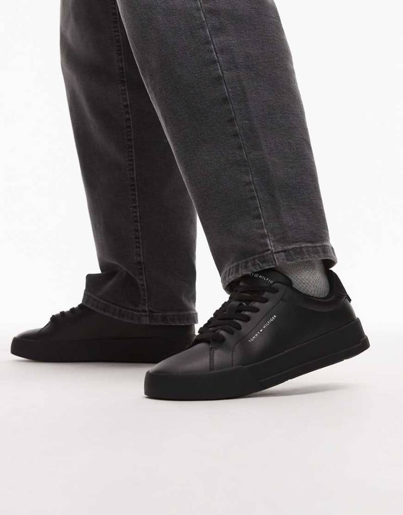 Tommy Hilfiger - Essential - Court-Sneaker in Schwarz aus Leder von Tommy Hilfiger