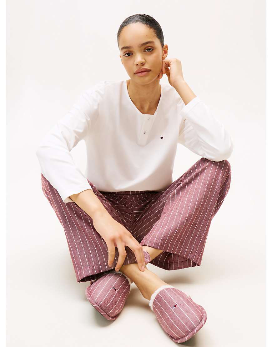 Tommy Hilfiger - Essential - Geschenkset mit Pyjama aus mehrfarbigem Flanell und Hausschuhen-Blau Tommy Hilfiger - Essential - Geschenkset mit Pyjama aus mehrfarbigem Flanell und Hausschuhen-Blau von Tommy Hilfiger