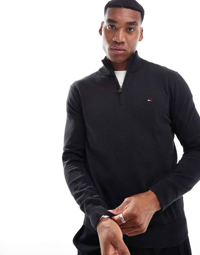 Tommy Hilfiger - Essential - Pullover in Schwarz mit halbem Reißverschluss von Tommy Hilfiger