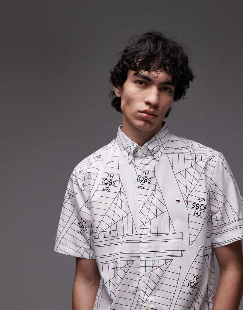 Tommy Hilfiger - Flex - Popeline-Hemd in Ecru mit nautischem All-over-Print-Weiß von Tommy Hilfiger