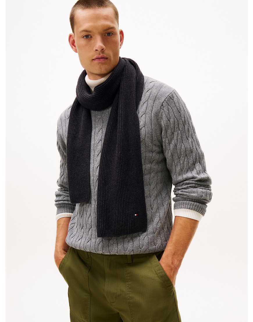 Tommy Hilfiger - Gerippter Schal in Grau mit Hilfiger-Flag-Stickerei von Tommy Hilfiger