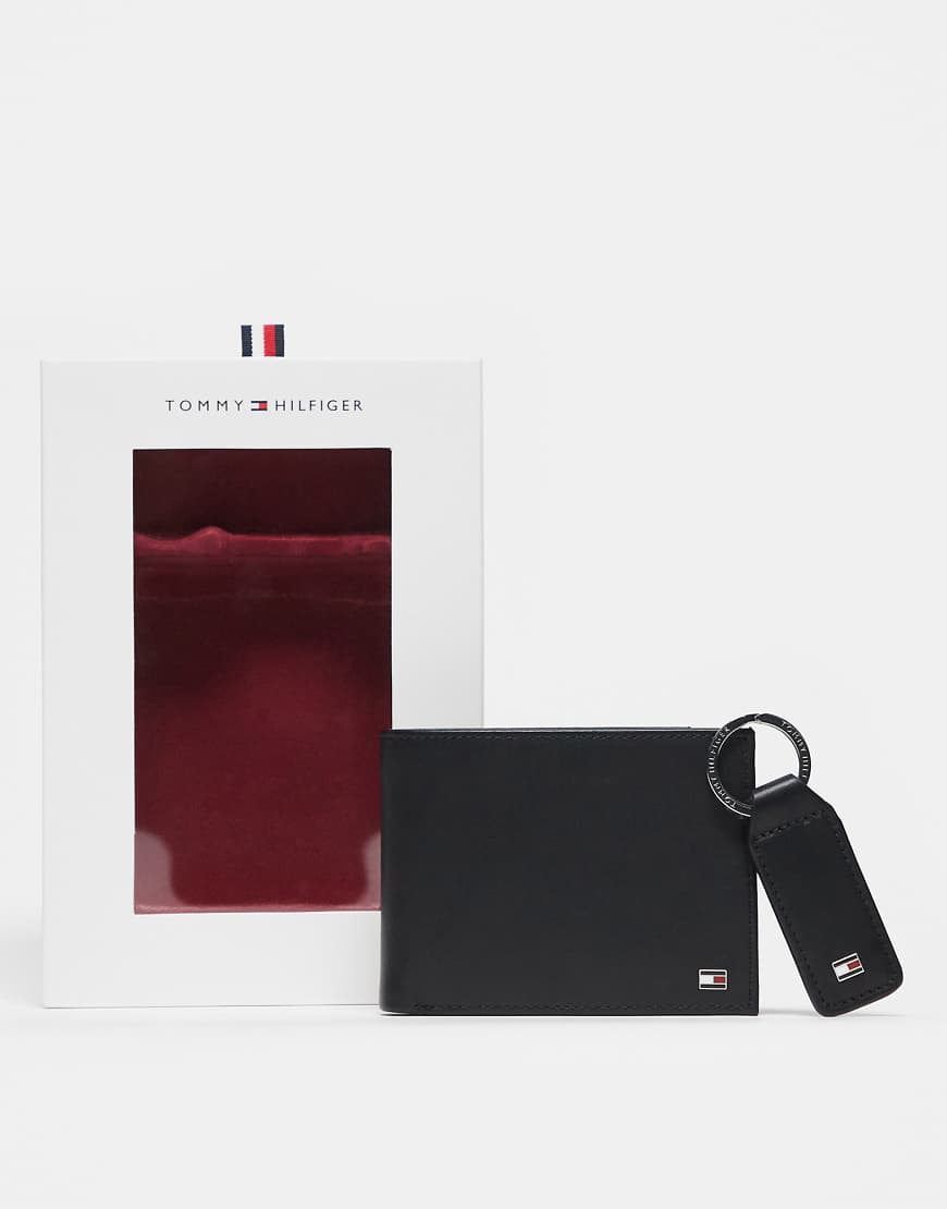 Tommy Hilfiger - Geschenkset in Schwarz mit Geldbörse und Schlüsselanhänger Tommy Hilfiger - Geschenkset in Schwarz mit Geldbörse und Schlüsselanhänger von Tommy Hilfiger