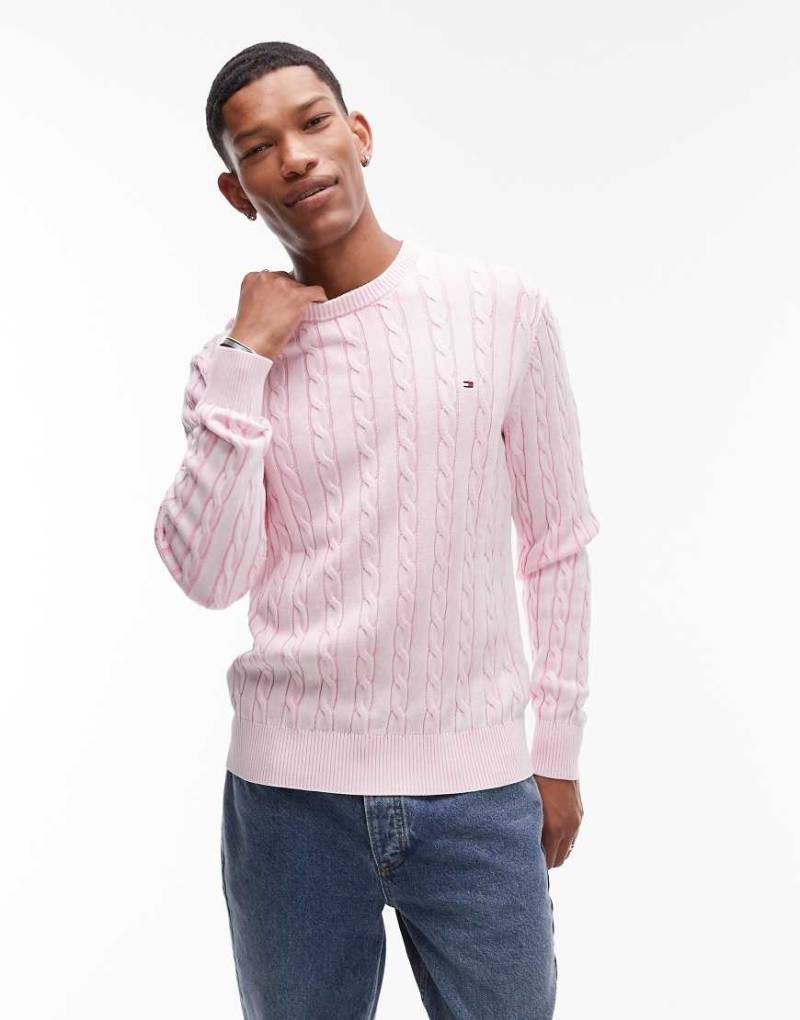 Tommy Hilfiger - Gewaschener Strickpullover in Hellblau mit Zopfmuster-Rosa von Tommy Hilfiger