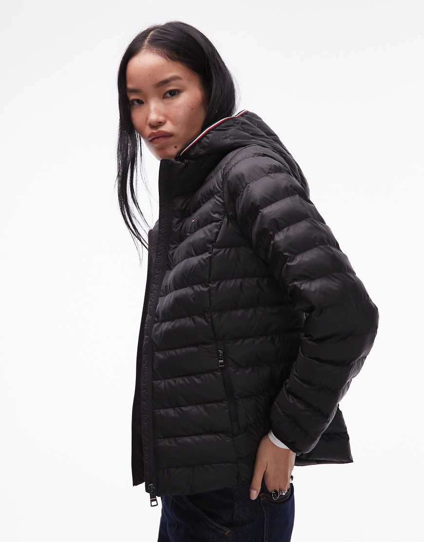 Tommy Hilfiger - Global Stripe - Wattierte Jacke in Schwarz von Tommy Hilfiger