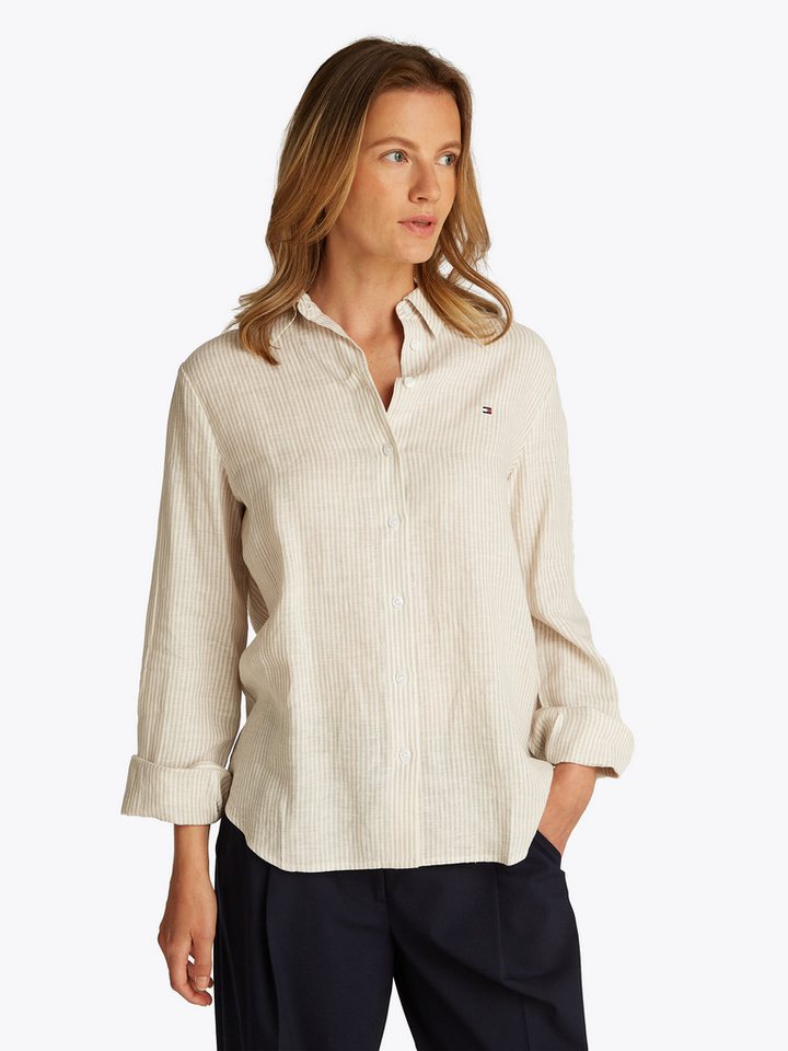 Tommy Hilfiger Hemdbluse ESS LINEN RELAXED SHIRT mit Logostickerei,kühlendes Premium Leinen von Tommy Hilfiger