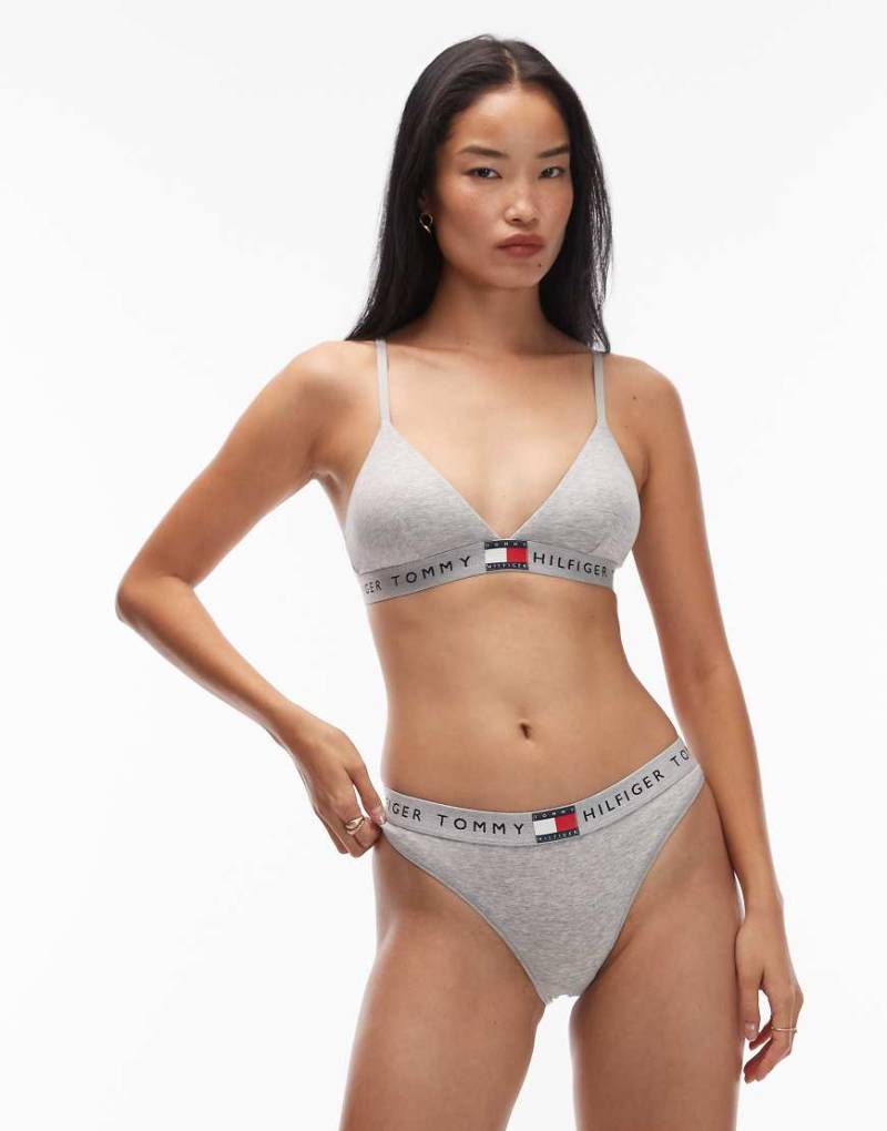 Tommy Hilfiger - Heritage - Bikinislips in hellem Heidegrau mit klassischem Logo von Tommy Hilfiger