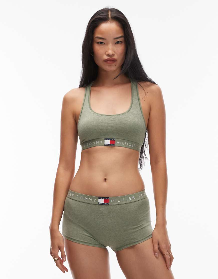 Tommy Hilfiger - Heritage - Boyleg-Shorts in Heidegrün mit klassischem Logo von Tommy Hilfiger