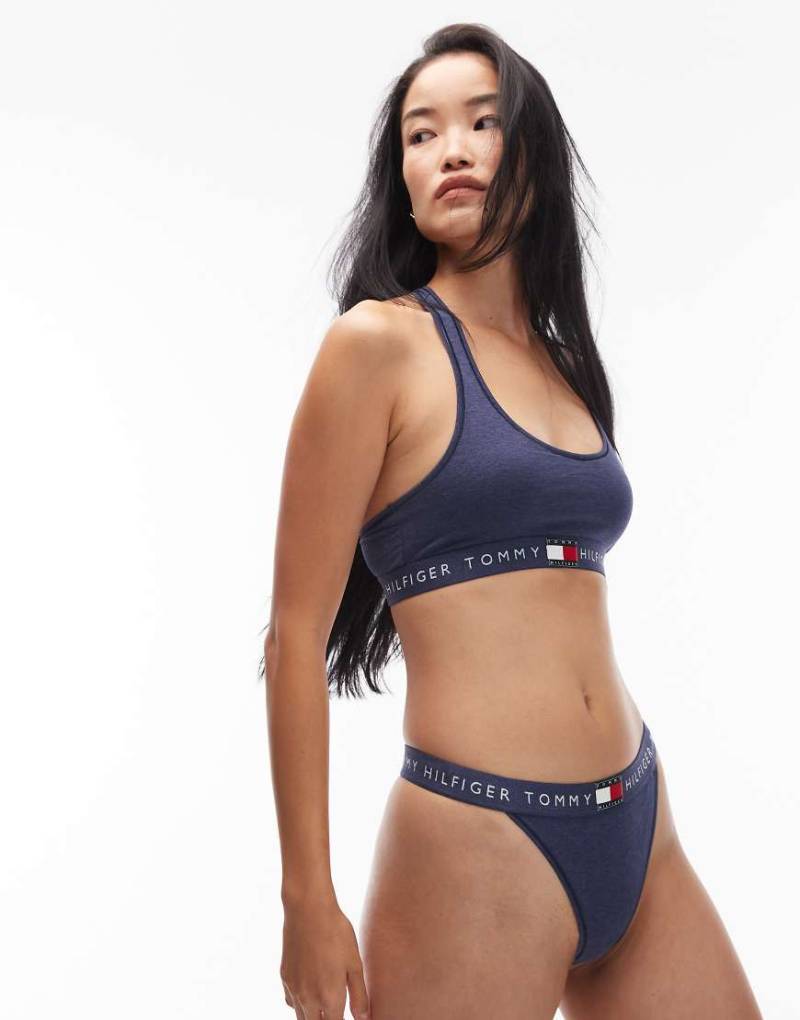 Tommy Hilfiger - Heritage - Tanga in Heide-Marineblau mit klassischem Logo von Tommy Hilfiger
