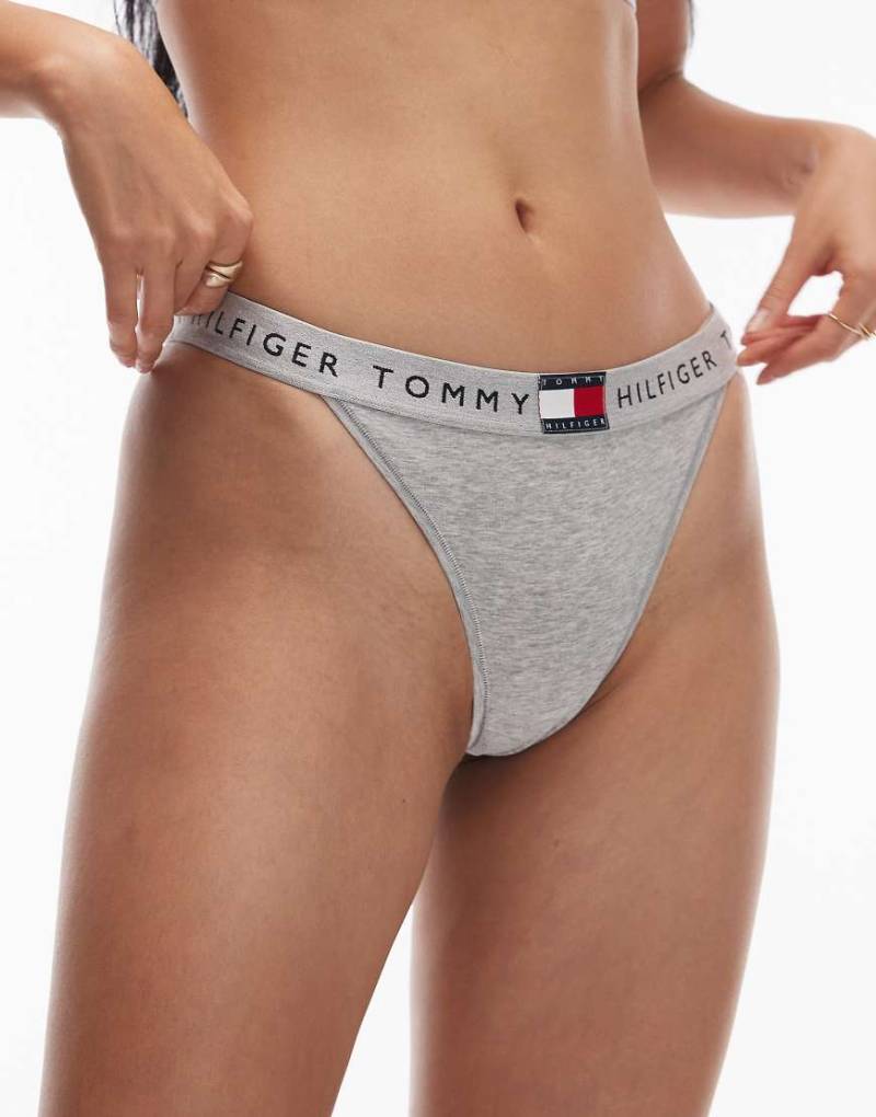 Tommy Hilfiger - Heritage - Tanga in hellem Heidegrau mit klassischem Logo von Tommy Hilfiger