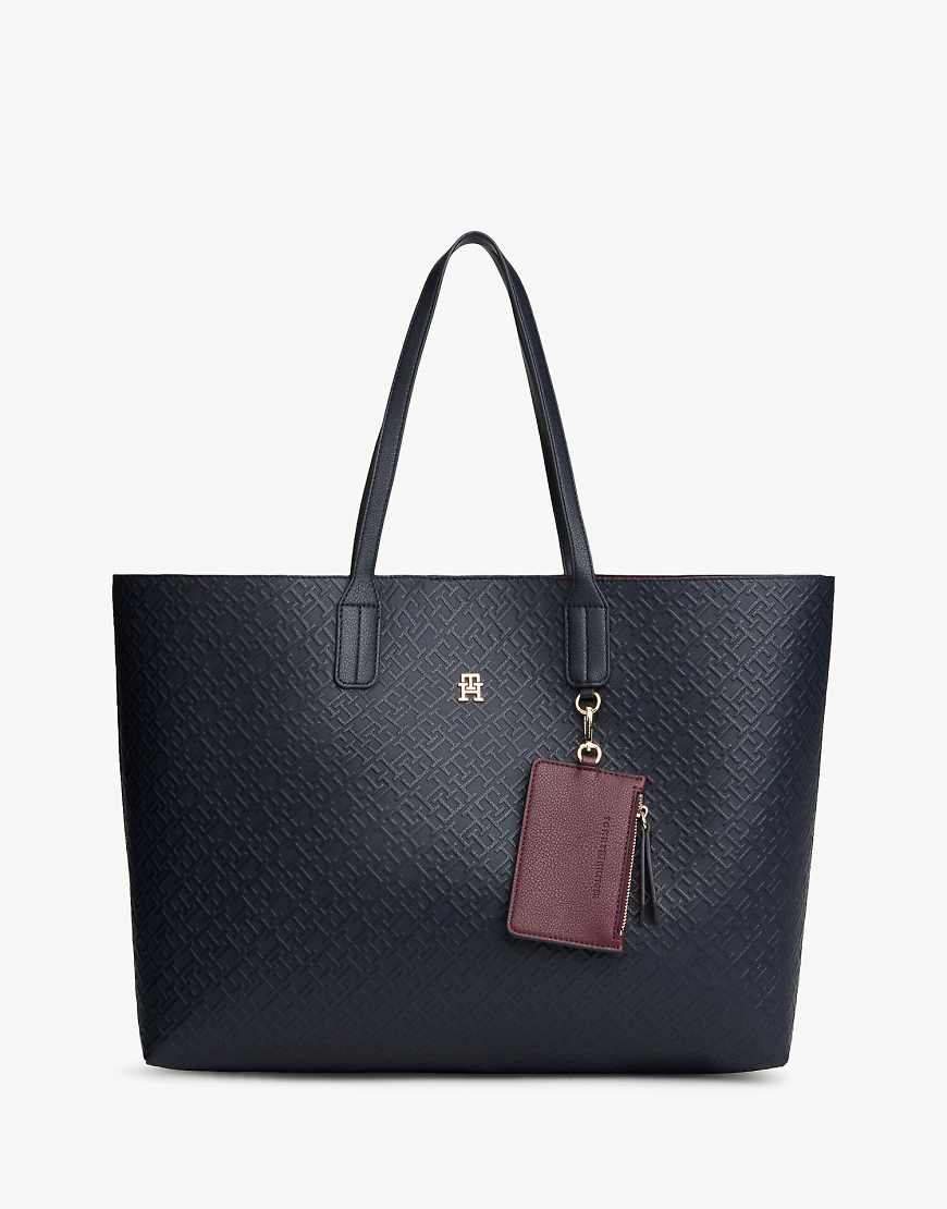 Tommy Hilfiger - Hilfiger Icon - Handtasche in Dunkelblau mit geprägtem Hilfiger-Logo von Tommy Hilfiger