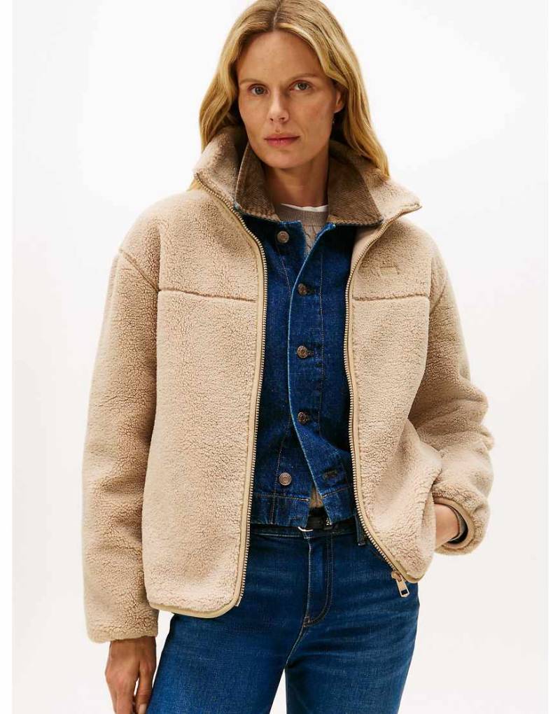 Tommy Hilfiger - Jacke aus Teddystoff in Hellbraun mit Stehkragen-Neutral von Tommy Hilfiger