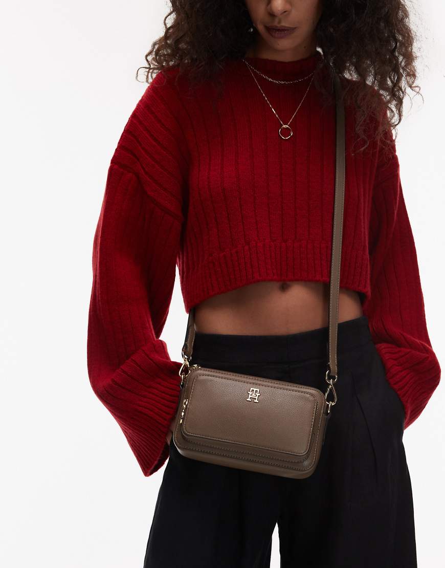 Tommy Hilfiger - Kamera-Umhängetasche in Taupe-Grau von Tommy Hilfiger