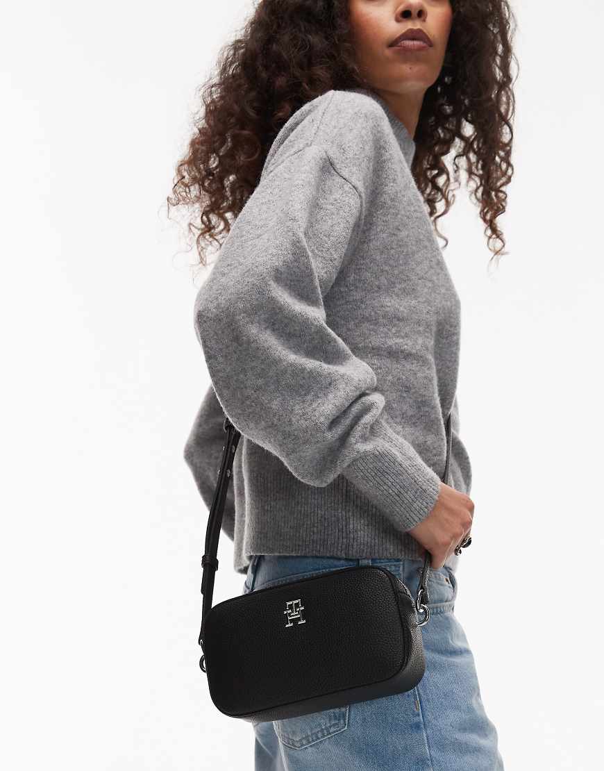 Tommy Hilfiger - Kameratasche in Schwarz mit Emblem von Tommy Hilfiger