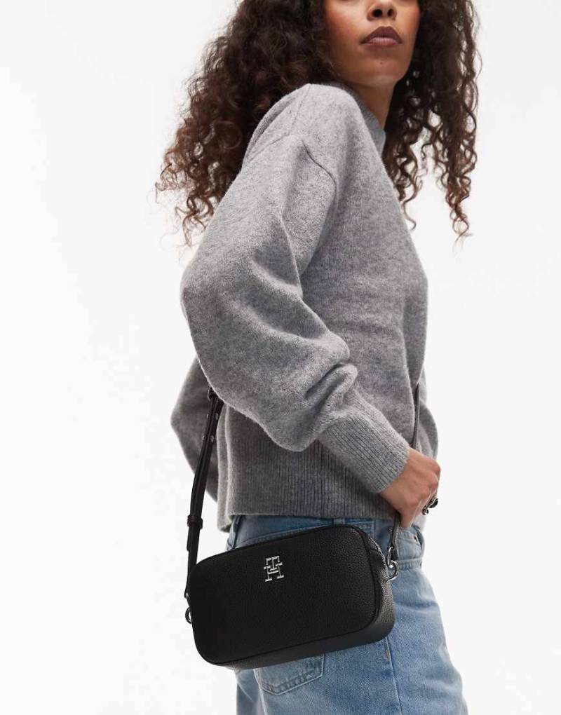 Tommy Hilfiger - Kameratasche in Schwarz mit Emblem von Tommy Hilfiger