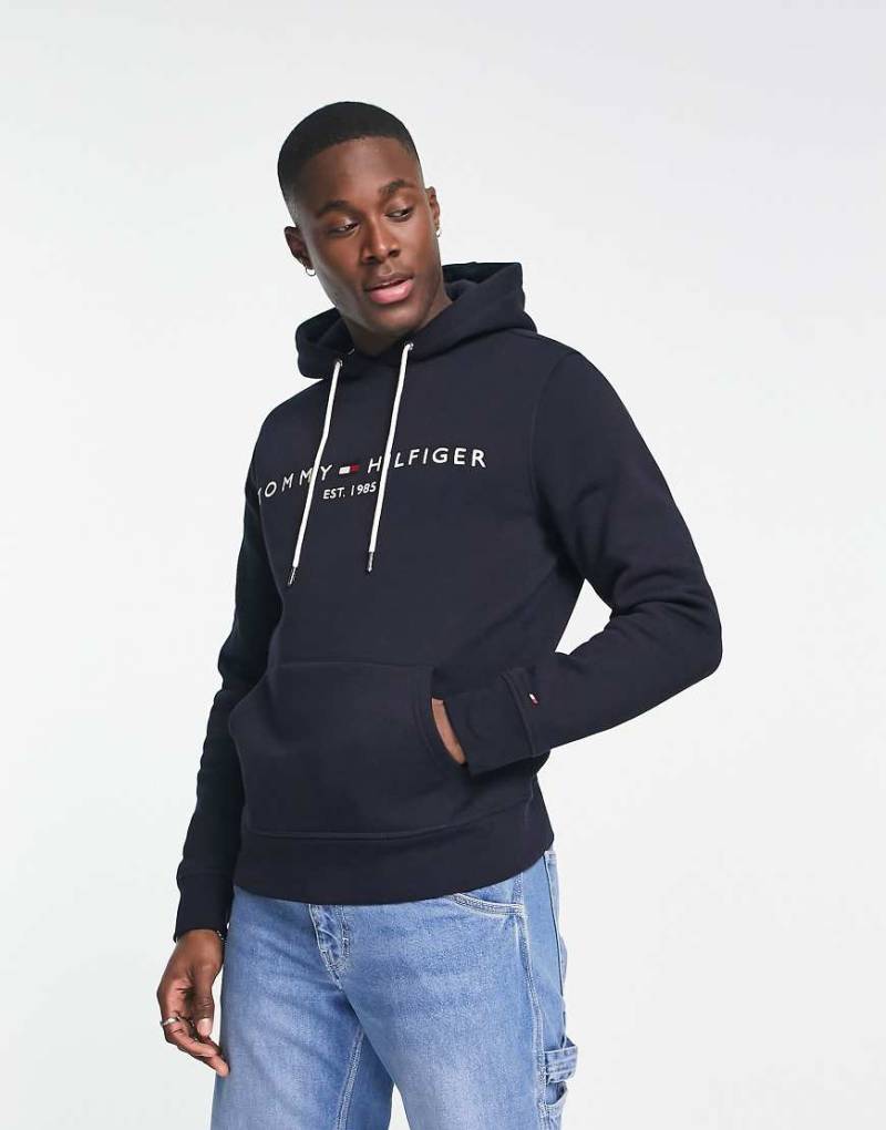 Tommy Hilfiger - Kapuzenpullover mit aufgesticktem Flaggenlogo, in Marine-Marineblau von Tommy Hilfiger