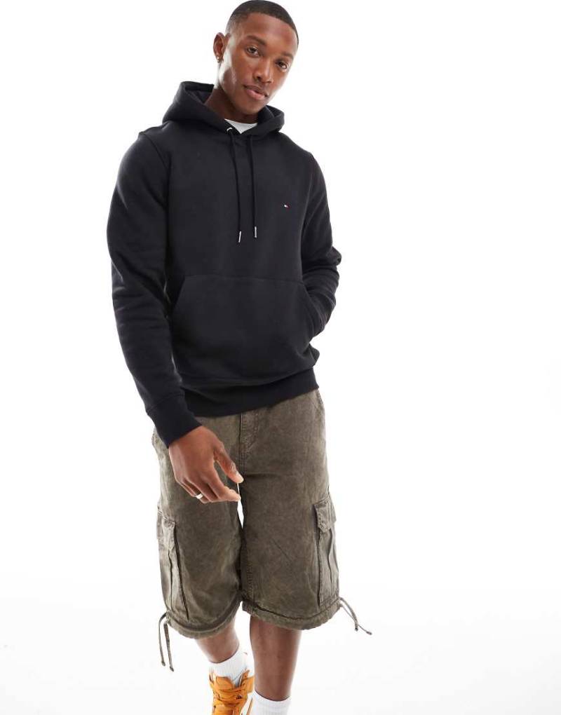 Tommy Hilfiger - Klassischer Kapuzenpullover in Schwarz mit Flaggen-Logo von Tommy Hilfiger