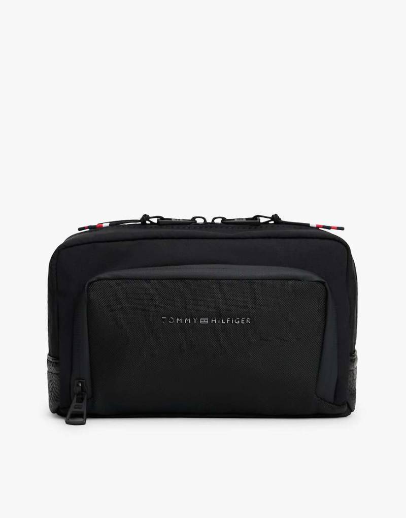 Tommy Hilfiger - Kulturbeutel aus Stoff in Schwarz mit Metall-Logo von Tommy Hilfiger
