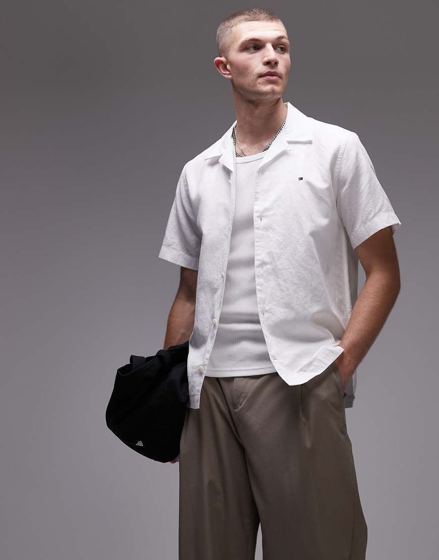 Tommy Hilfiger - Kurzärmliges Hemd aus Leinenmix in Weiß Tommy Hilfiger - Kurzärmliges Hemd aus Leinenmix in Weiß von Tommy Hilfiger