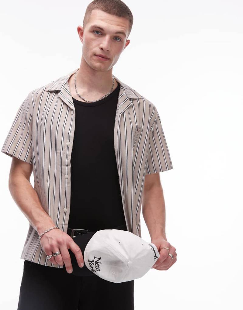 Tommy Hilfiger - Kurzärmliges Hemd aus Strick in Beige gestreift-Neutral von Tommy Hilfiger