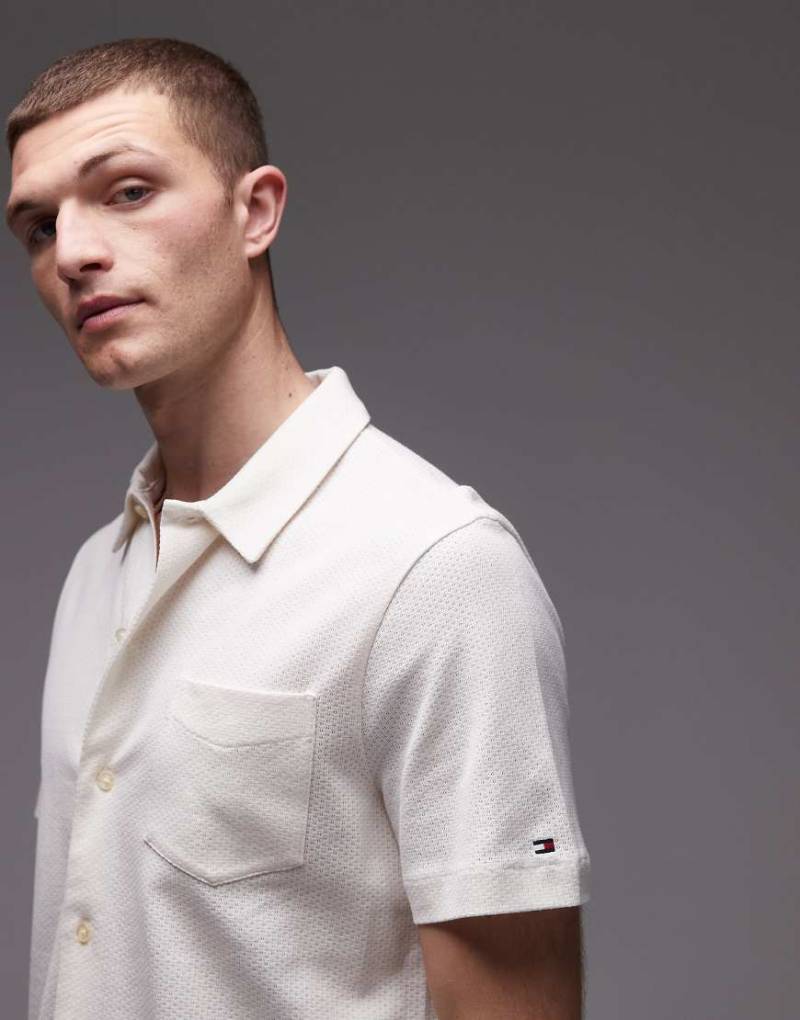 Tommy Hilfiger - Kurzärmliges Hemd aus offenmaschigem Strick in Dunkelblau mit regulärer Passform-Gelb von Tommy Hilfiger